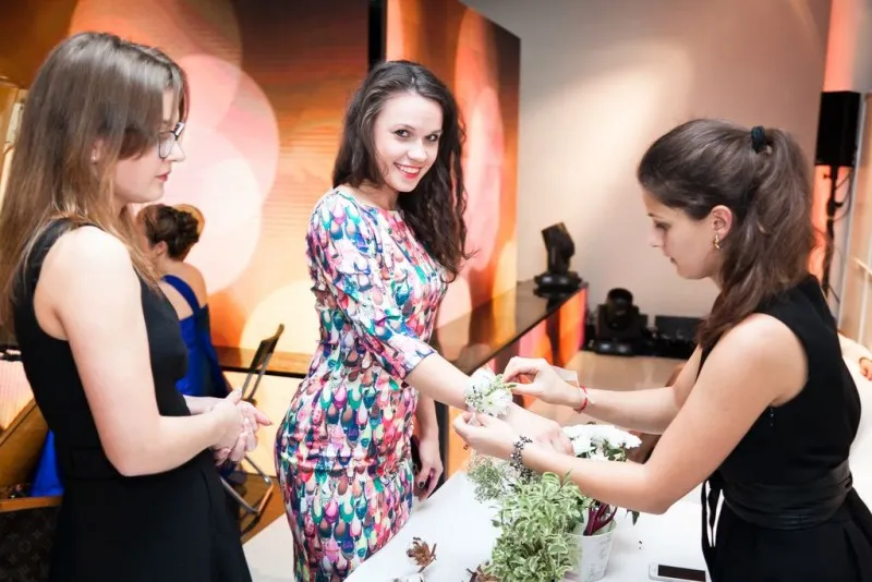 ARTISTRY YOUTH XTEND presentation