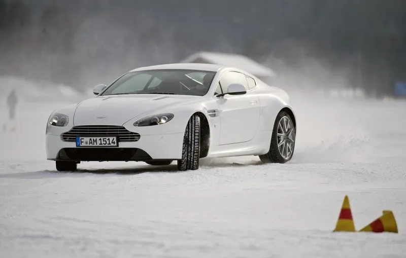 Aston Martin ON ICE