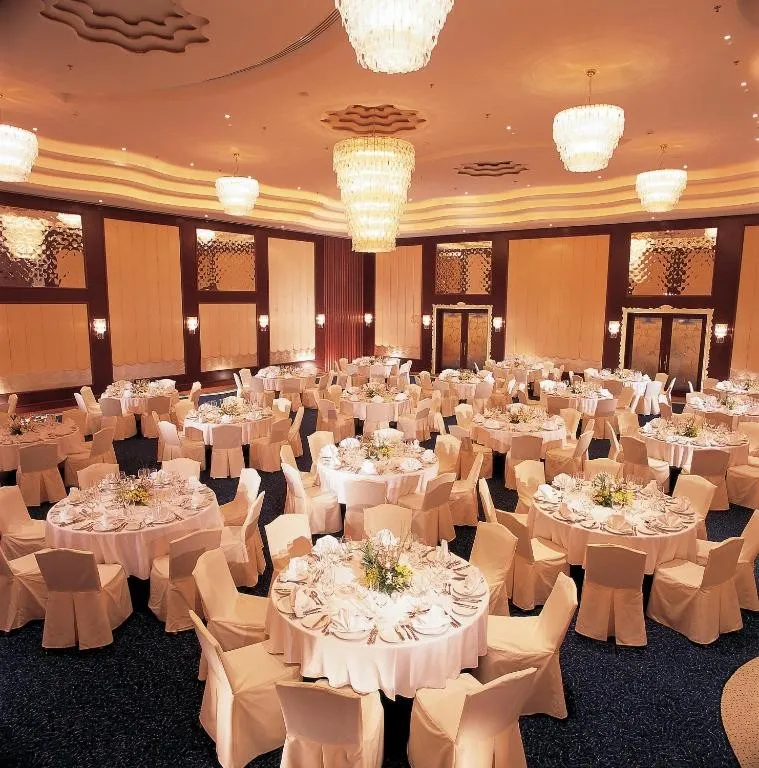 DANAT JEBEL DHANNA RESORT